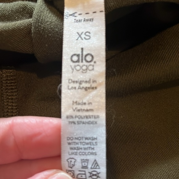 Alo airbrush olive green legging xs 25” inseam - Picture 3 of 4